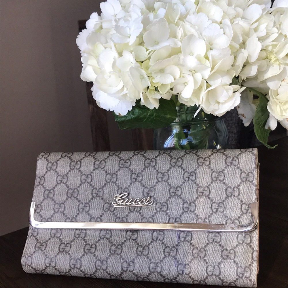 Guess signature clutch